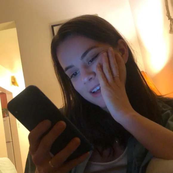 This bitch - Picture 1 of 1